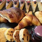 Les Trois Prunelles Bed and Breakfast 3*