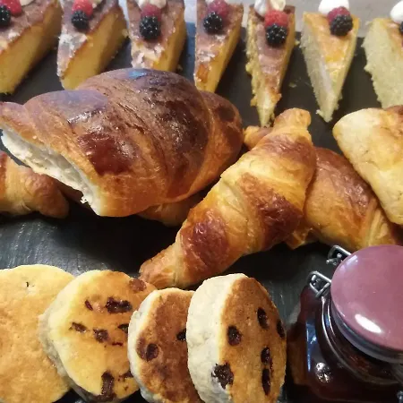 Les Trois Prunelles Nocleg ze śniadaniem 3*