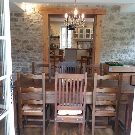 Les Trois Prunelles Nocleg ze śniadaniem