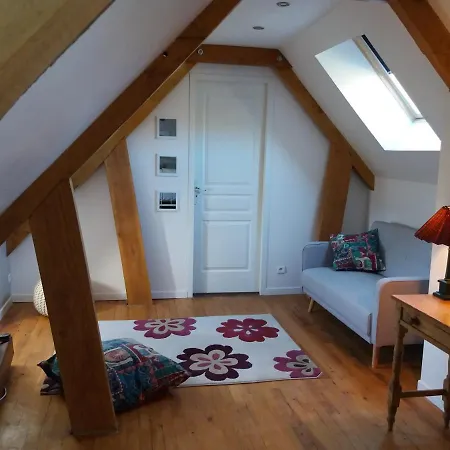 Les Trois Prunelles Nocleg ze śniadaniem 3*