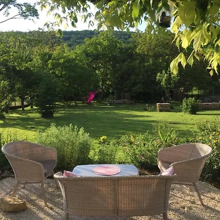 Les Trois Prunelles Couette-café Saint-Pierre-Toirac