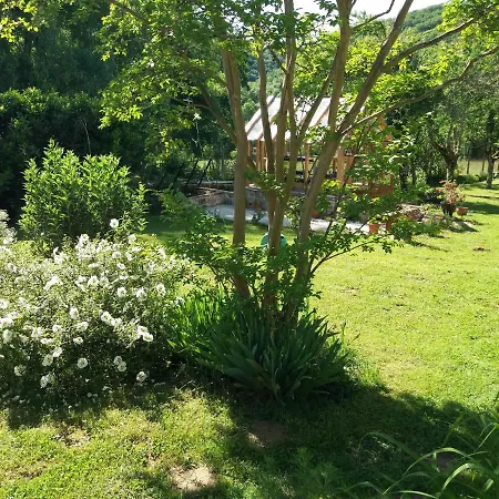 Les Trois Prunelles Nocleg ze śniadaniem 3*