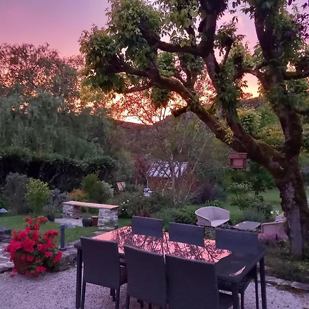 Nocleg ze śniadaniem Les Trois Prunelles Saint-Pierre-Toirac