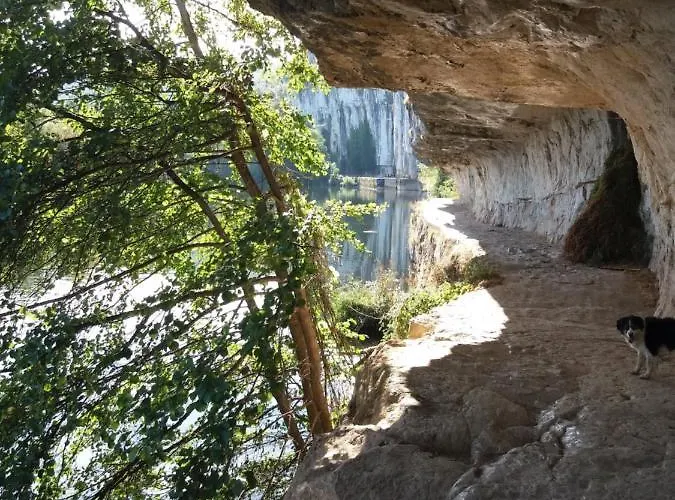 Les Trois Prunelles Bed & Breakfast