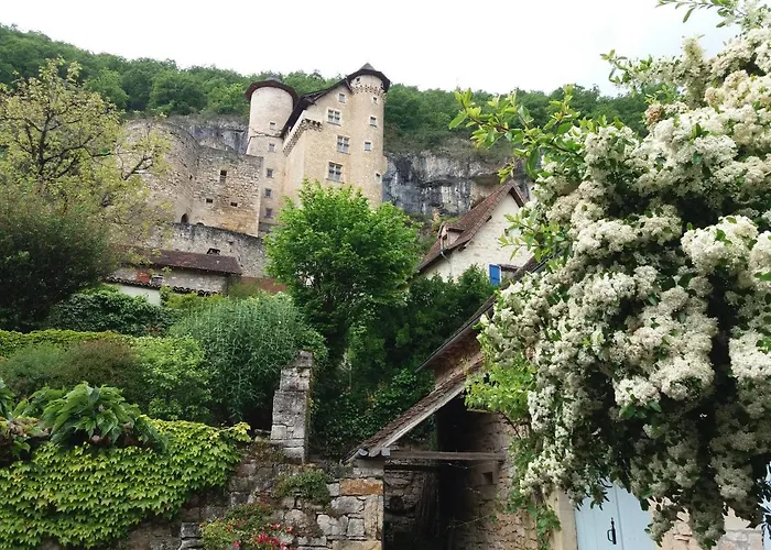 Les Trois Prunelles Bed & Breakfast