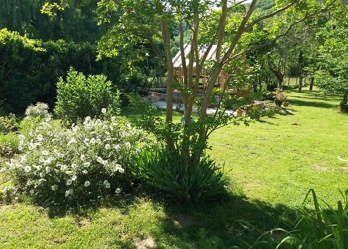 Les Trois Prunelles Bed & Breakfast 3*