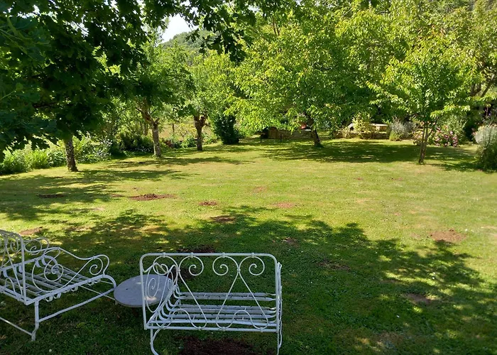 Les Trois Prunelles Bed & Breakfast Saint-Pierre-Toirac