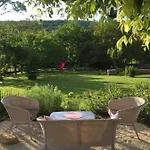 Les Trois Prunelles Bed & Breakfast Saint-Pierre-Toirac