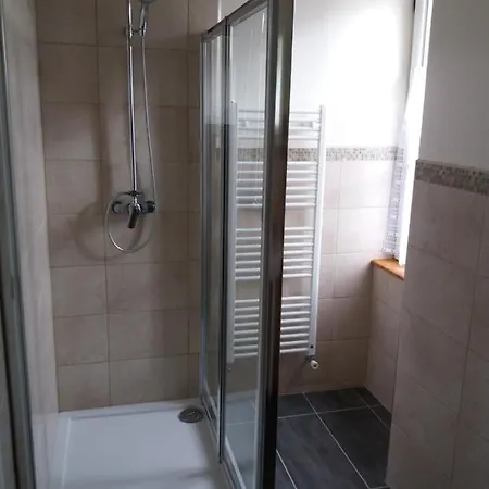 Les Trois Prunelles ベッド・アンド・ブレックファスト