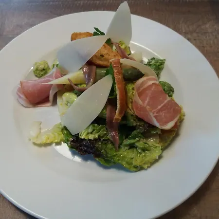 Les Trois Prunelles ベッド・アンド・ブレックファスト