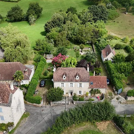 Les Trois Prunelles ベッド・アンド・ブレックファスト