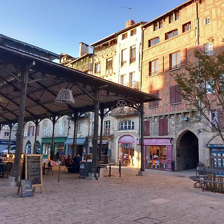 Les Trois Prunelles ベッド・アンド・ブレックファスト 3*