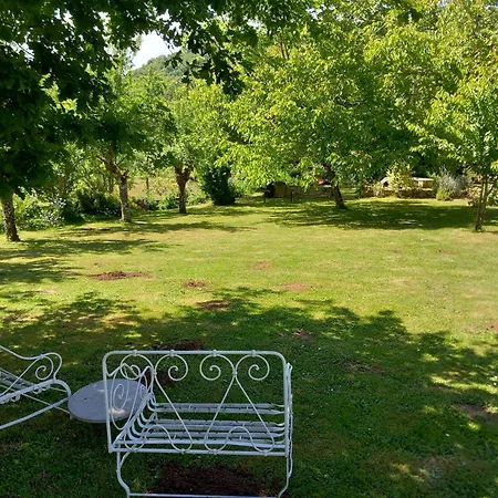 Les Trois Prunelles Bed and breakfast Saint-Pierre-Toirac