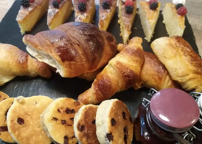 Les Trois Prunelles ベッド・アンド・ブレックファスト 3*